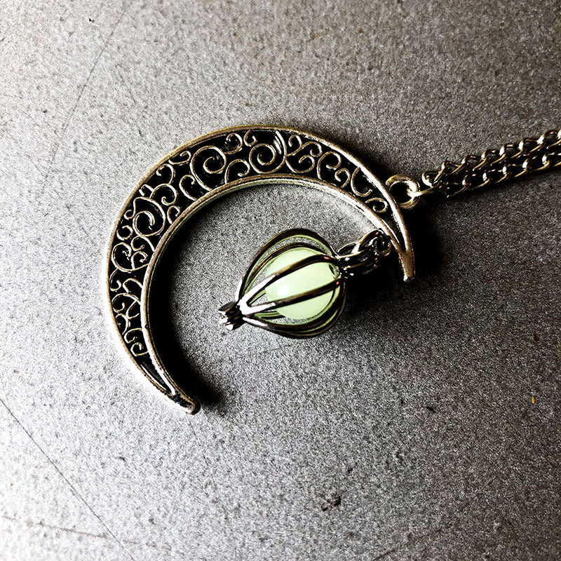 AOKOMELON Moon Lit Necklace