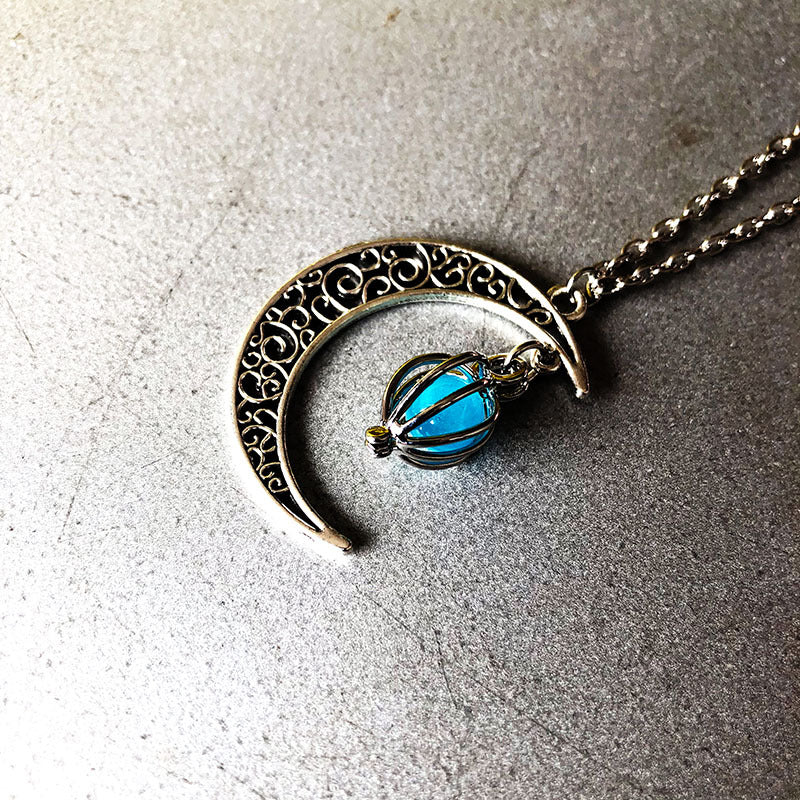 AOKOMELON Moon Lit Necklace