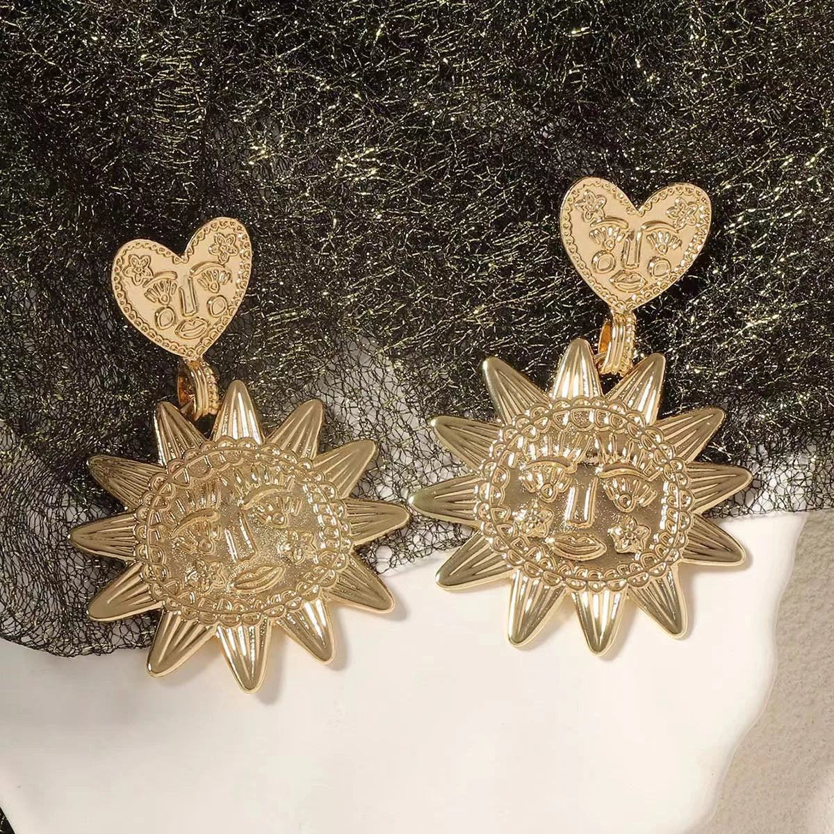 AOKOMELON Retro Sunflower Pendant Heart Earrings