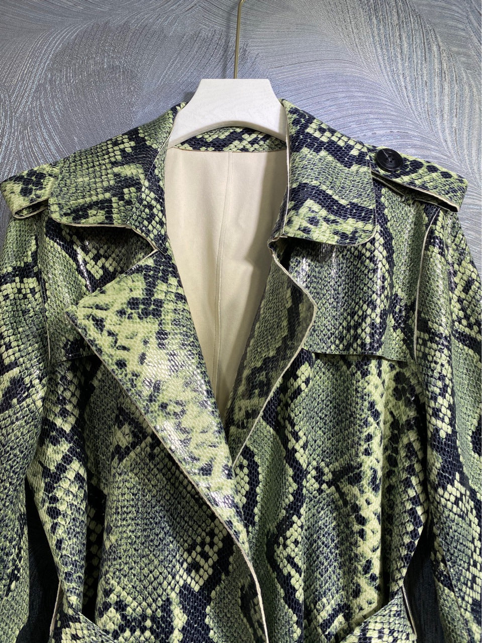 AOKOMELON Snakeskin Coat